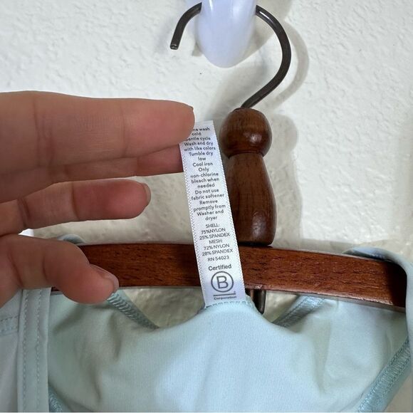 Athleta Ultimate Hybrid Tank in Oasis Blue Size S - Picture 5 of 9